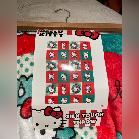 NWT Hello Kitty Sanrio Christmas Silk Touch Throw Blanket - Picture 4 of 5